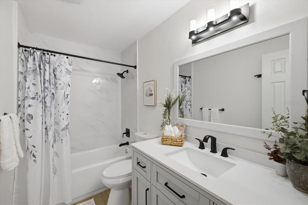 Activo con contrato: $619,000 (3 camas, 2 baños, 1942 Pies cuadrados)