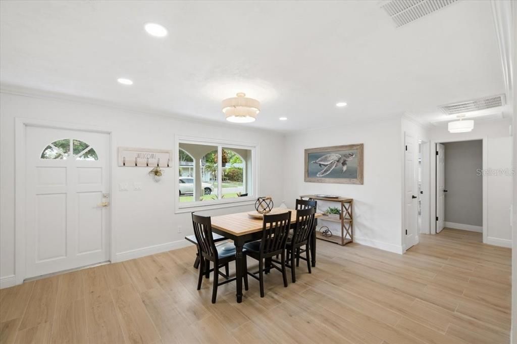 Activo con contrato: $619,000 (3 camas, 2 baños, 1942 Pies cuadrados)