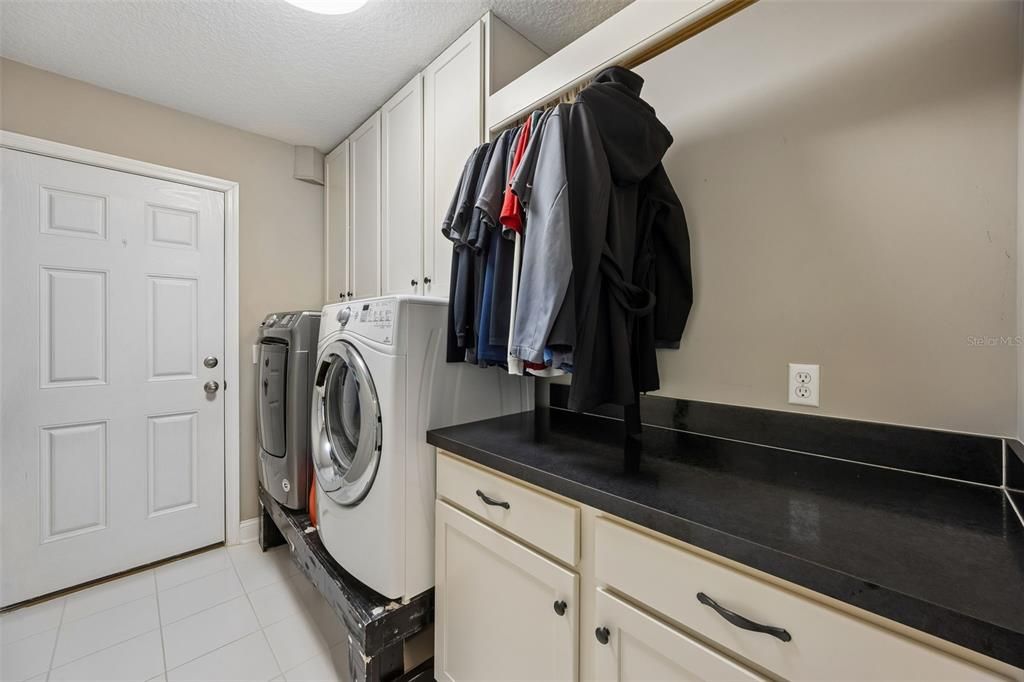 En Venta: $588,000 (3 camas, 2 baños, 2109 Pies cuadrados)