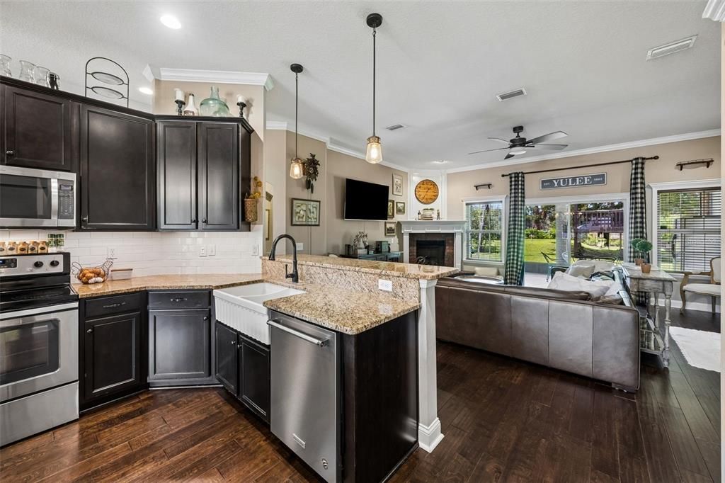 En Venta: $588,000 (3 camas, 2 baños, 2109 Pies cuadrados)