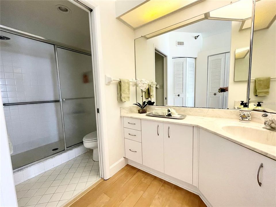 En Venta: $449,000 (2 camas, 2 baños, 1200 Pies cuadrados)