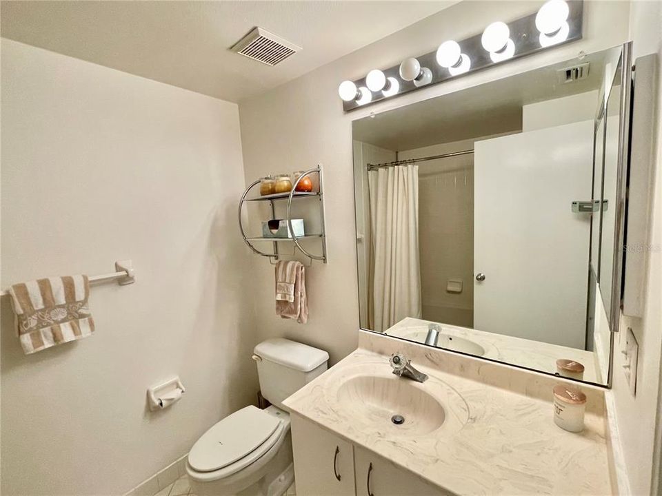 En Venta: $449,000 (2 camas, 2 baños, 1200 Pies cuadrados)