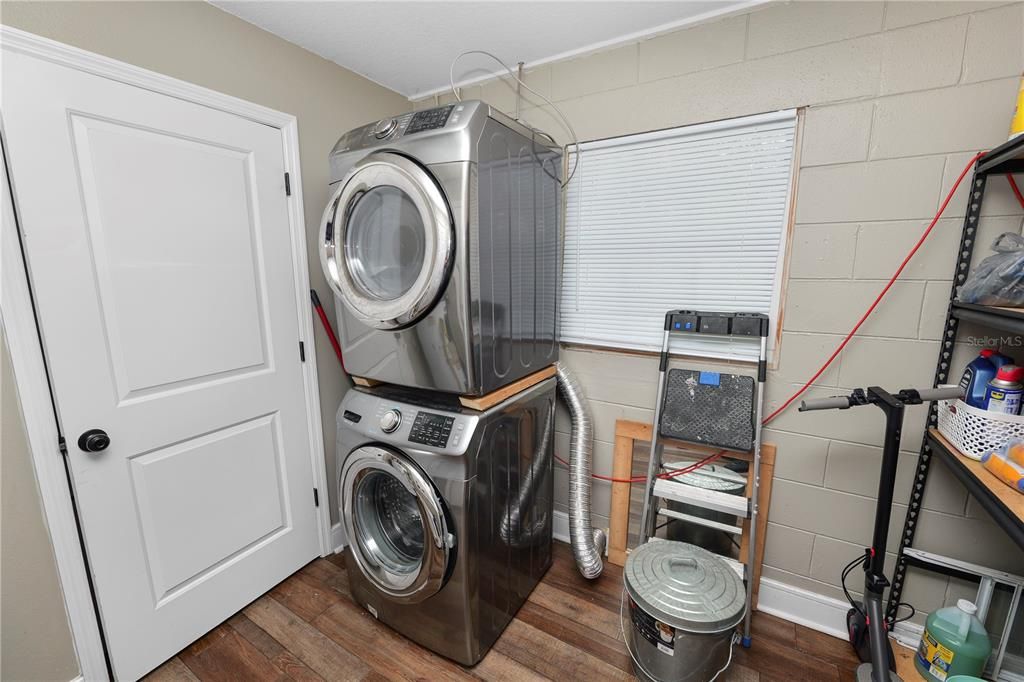 For Sale: $249,000 (3 beds, 1 baths, 1100 Square Feet)