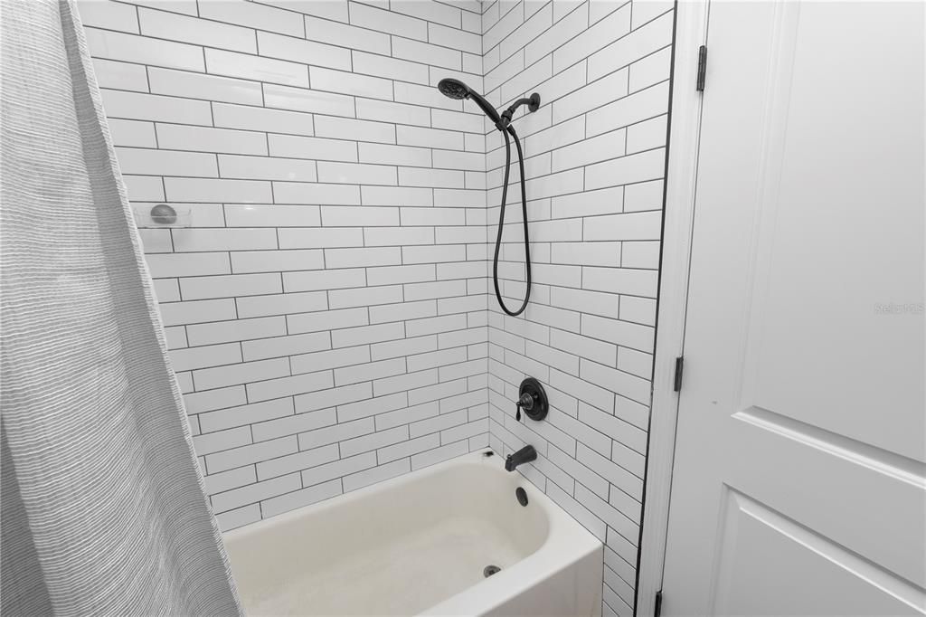 For Sale: $249,000 (3 beds, 1 baths, 1100 Square Feet)