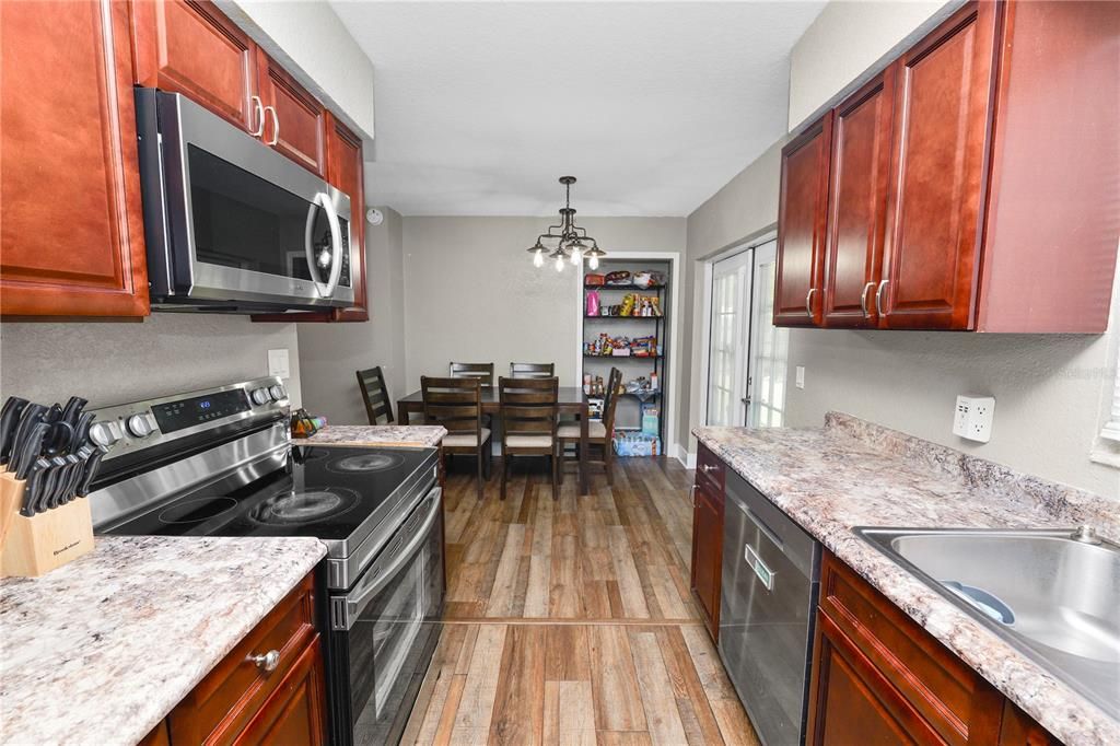 For Sale: $249,000 (3 beds, 1 baths, 1100 Square Feet)
