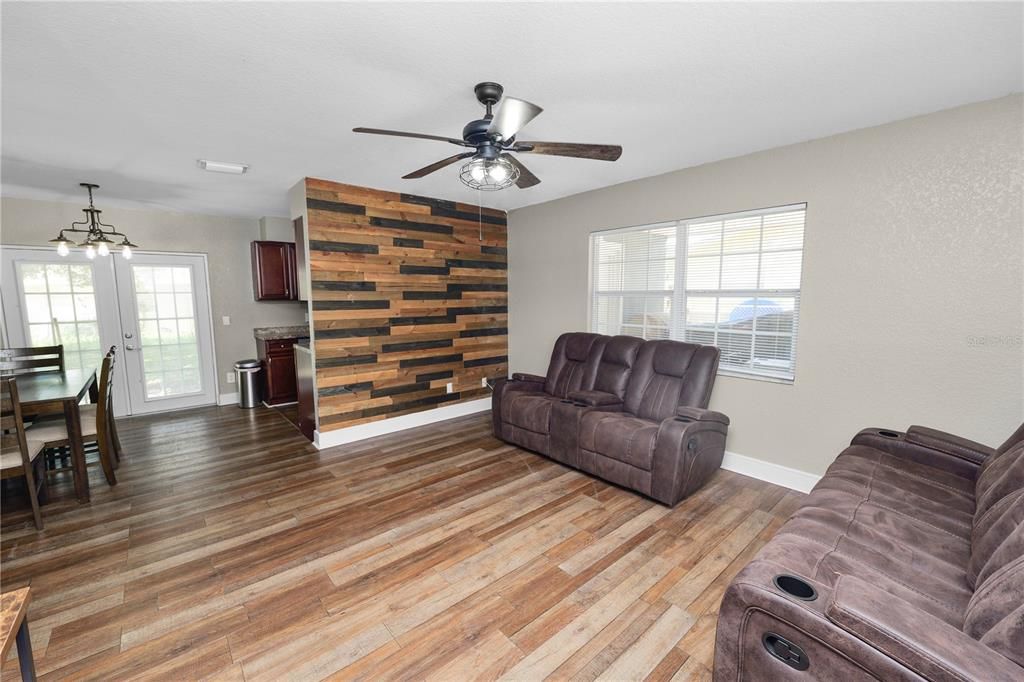 For Sale: $249,000 (3 beds, 1 baths, 1100 Square Feet)