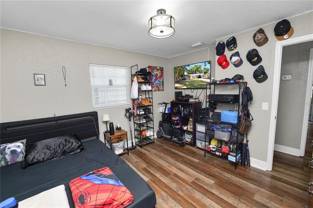 For Sale: $249,000 (3 beds, 1 baths, 1100 Square Feet)