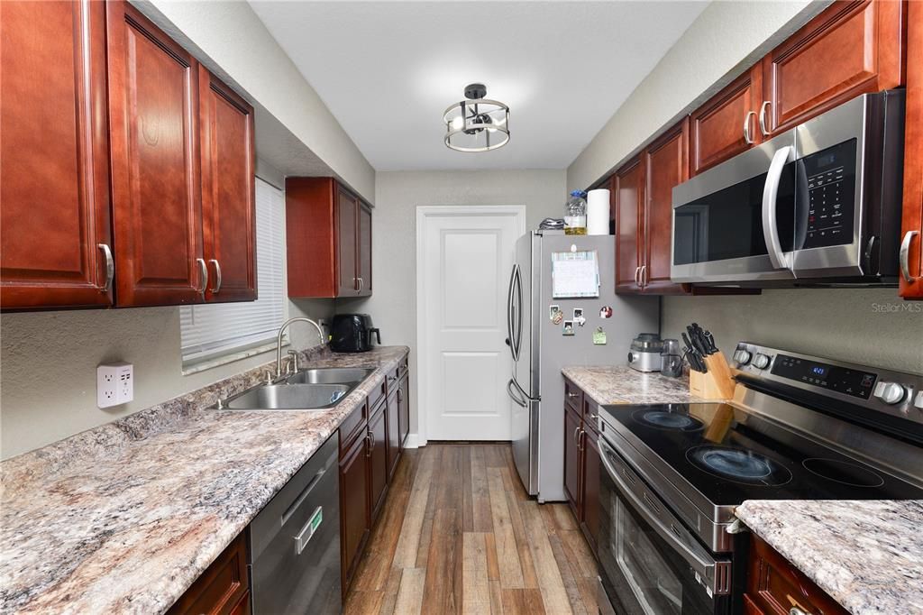 For Sale: $249,000 (3 beds, 1 baths, 1100 Square Feet)