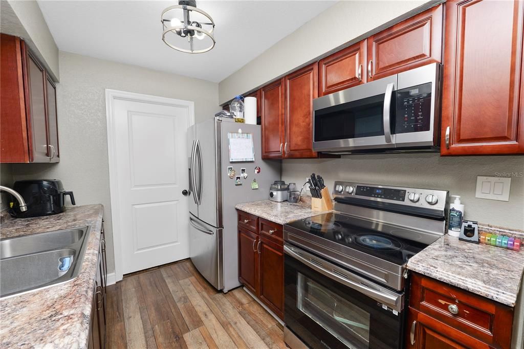 For Sale: $249,000 (3 beds, 1 baths, 1100 Square Feet)