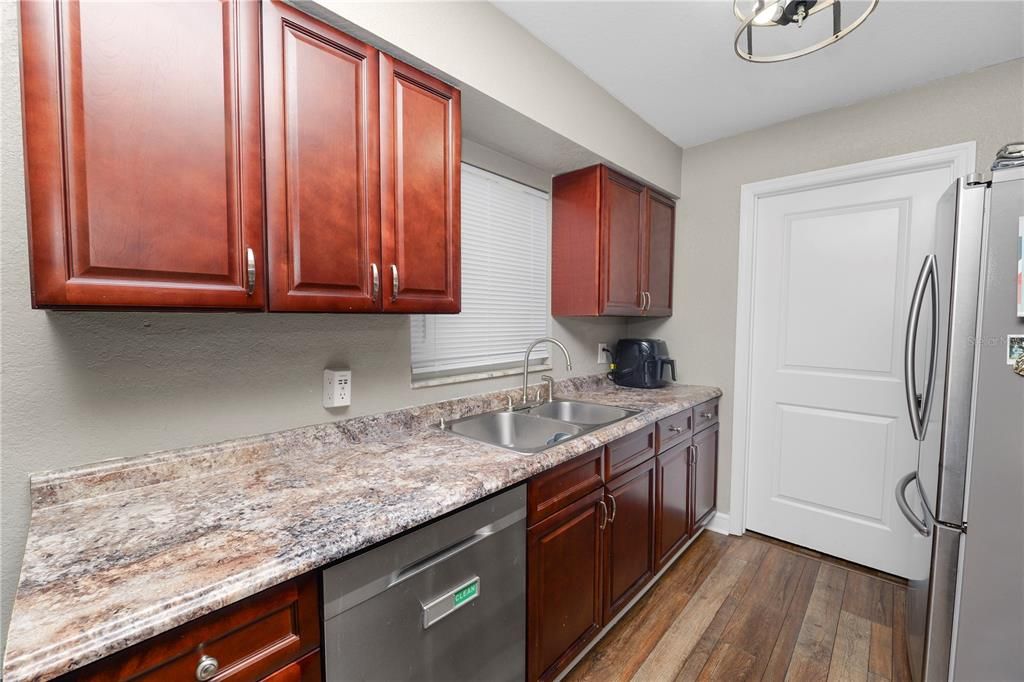 For Sale: $249,000 (3 beds, 1 baths, 1100 Square Feet)