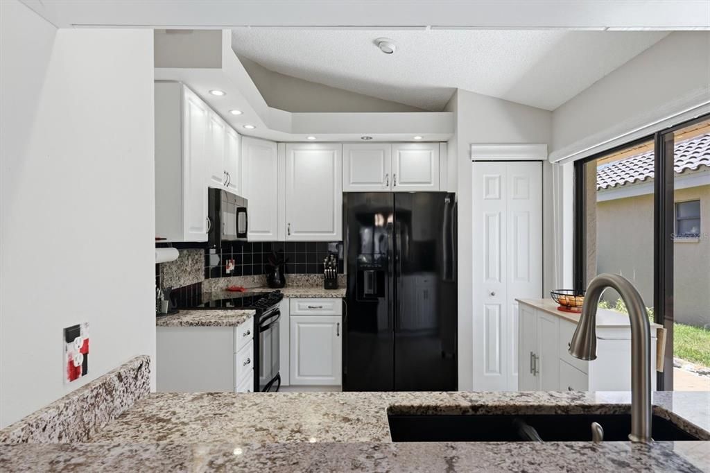 Activo con contrato: $349,900 (2 camas, 2 baños, 1239 Pies cuadrados)