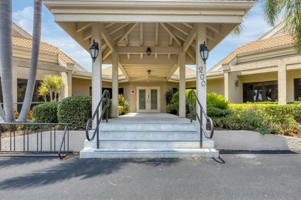 Activo con contrato: $349,900 (2 camas, 2 baños, 1239 Pies cuadrados)