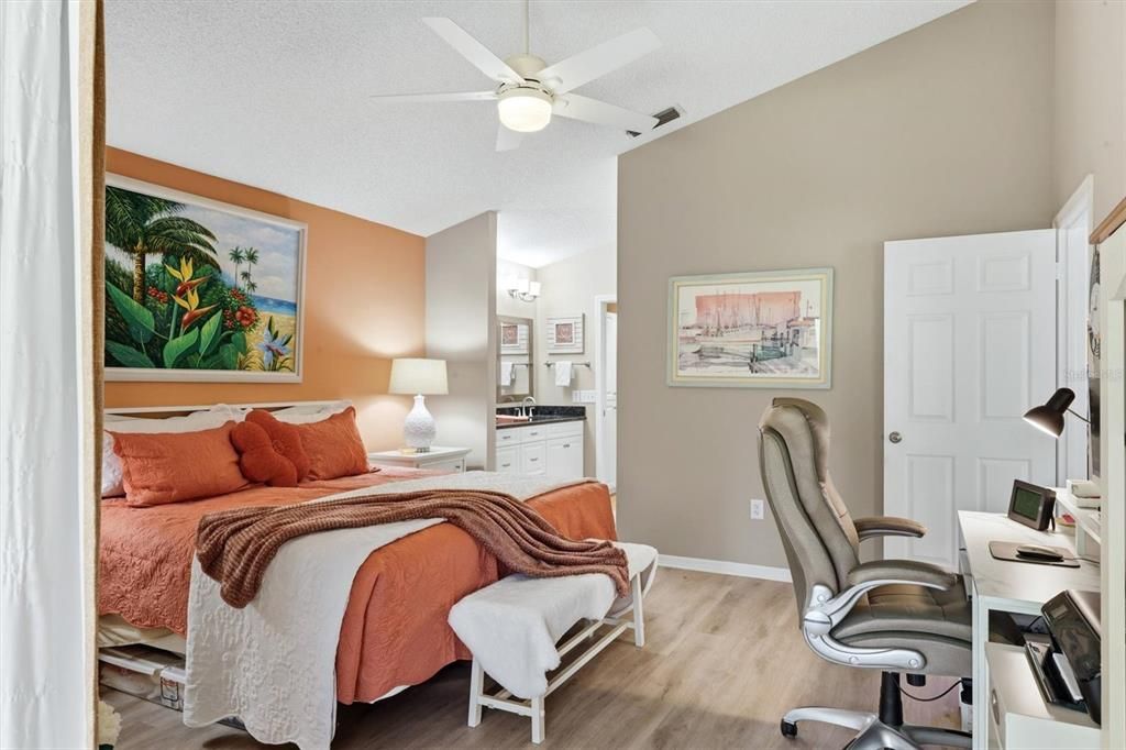 Activo con contrato: $349,900 (2 camas, 2 baños, 1239 Pies cuadrados)