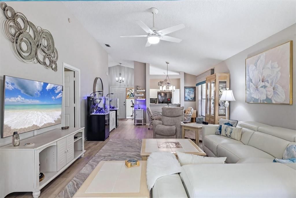 Activo con contrato: $349,900 (2 camas, 2 baños, 1239 Pies cuadrados)