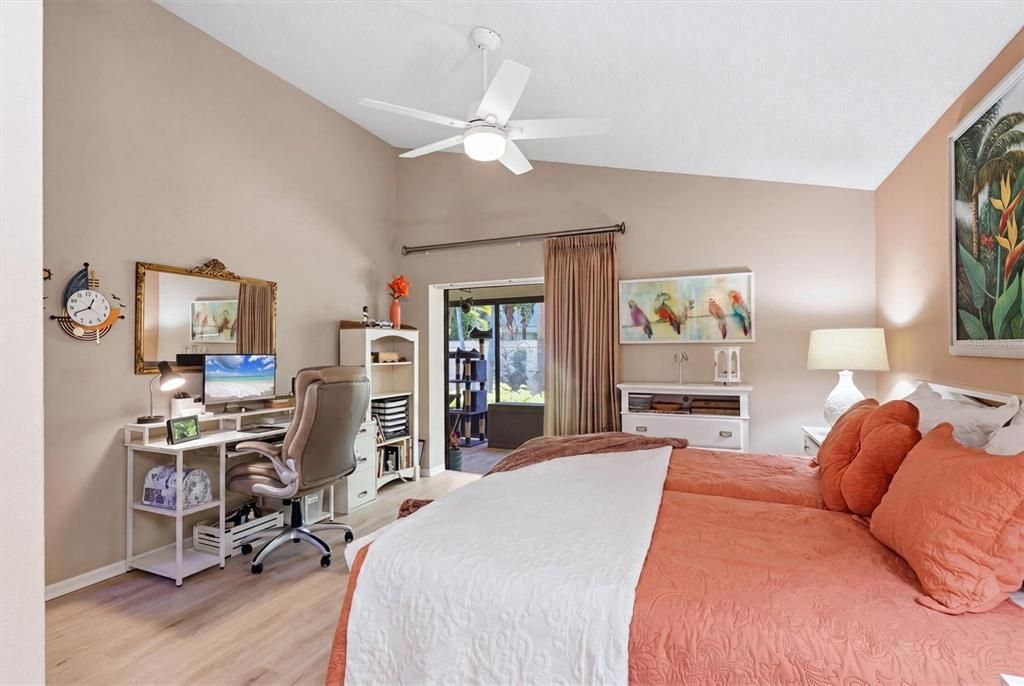 Activo con contrato: $349,900 (2 camas, 2 baños, 1239 Pies cuadrados)