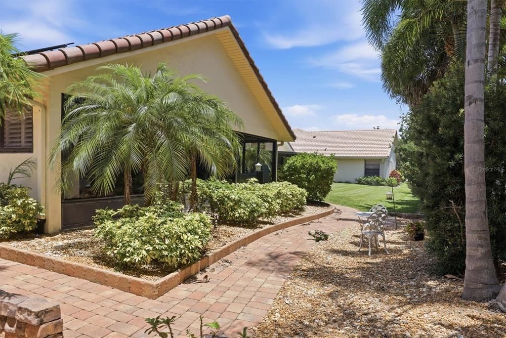 Activo con contrato: $349,900 (2 camas, 2 baños, 1239 Pies cuadrados)