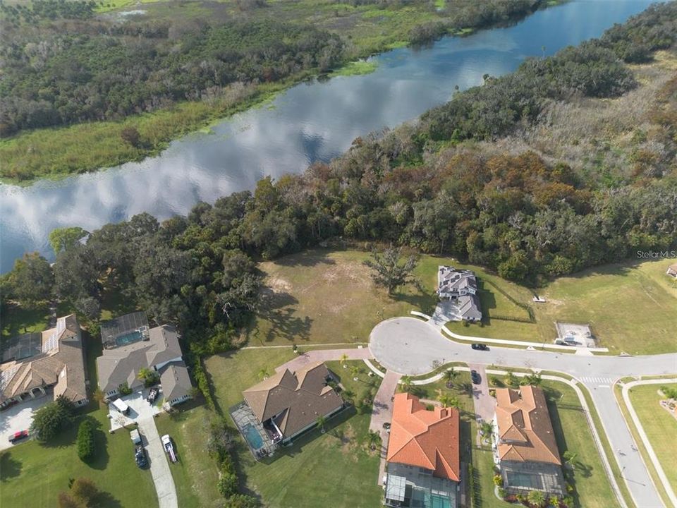 待售: $274,900 (1.45 acres)