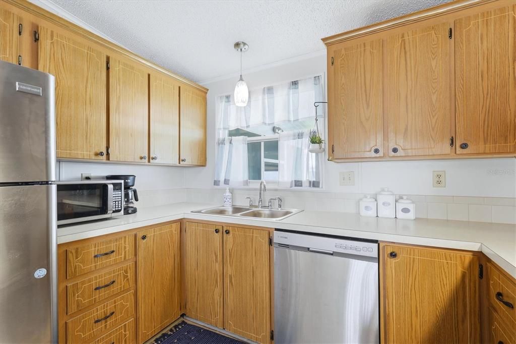 На продажу: $189,000 (2 спален, 2 ванн, 1352 Квадратных фут)