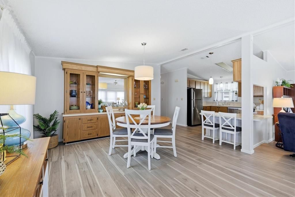 На продажу: $189,000 (2 спален, 2 ванн, 1352 Квадратных фут)