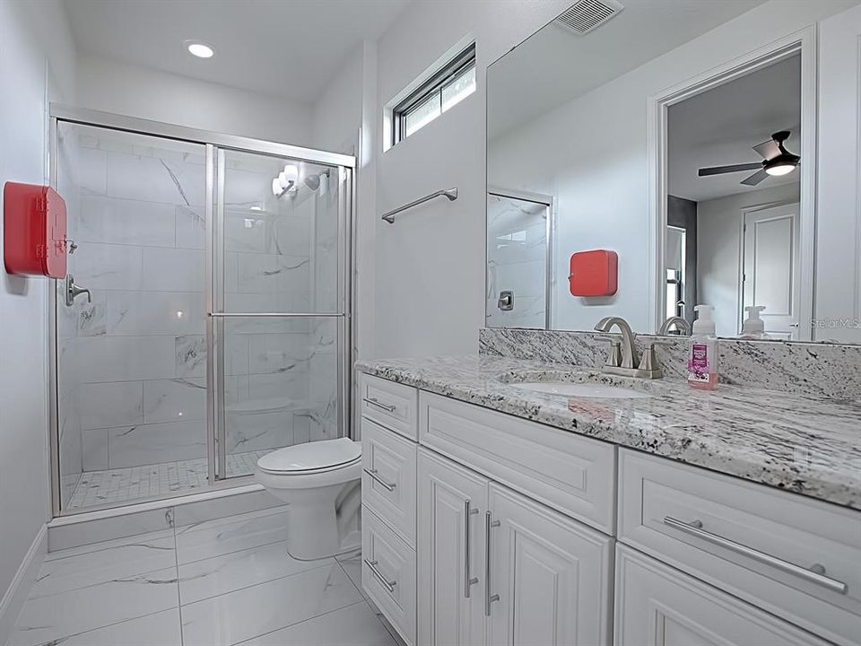 En Venta: $1,100,000 (4 camas, 3 baños, 3481 Pies cuadrados)