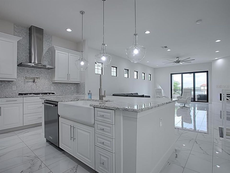 En Venta: $1,100,000 (4 camas, 3 baños, 3481 Pies cuadrados)