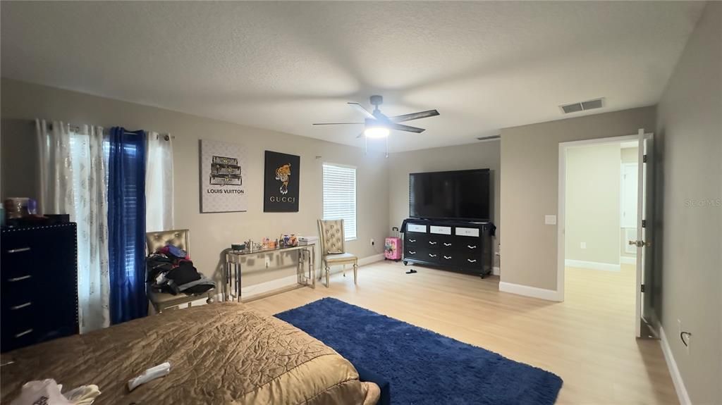 For Rent: $2,400 (3 beds, 2 baths, 2396 Square Feet)