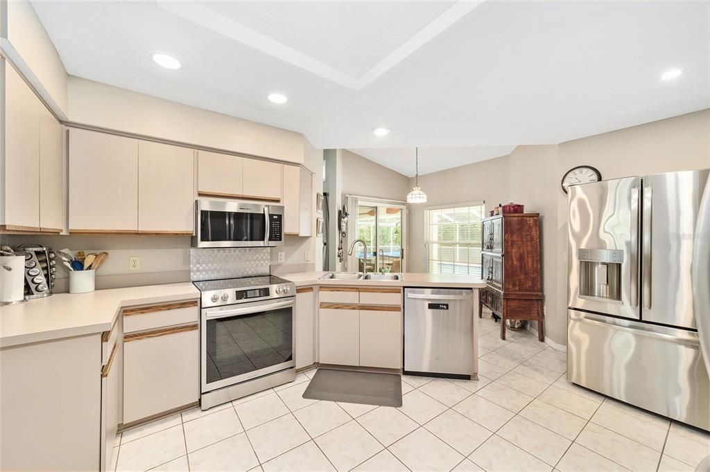 For Sale: $385,000 (3 beds, 2 baths, 2179 Square Feet)