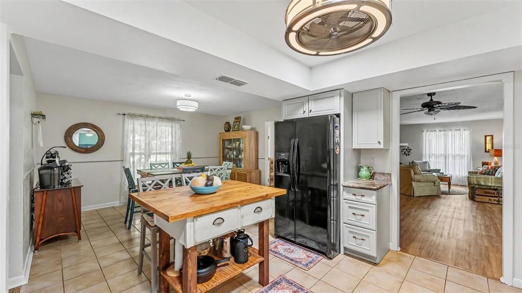 En Venta: $419,900 (4 camas, 2 baños, 2163 Pies cuadrados)