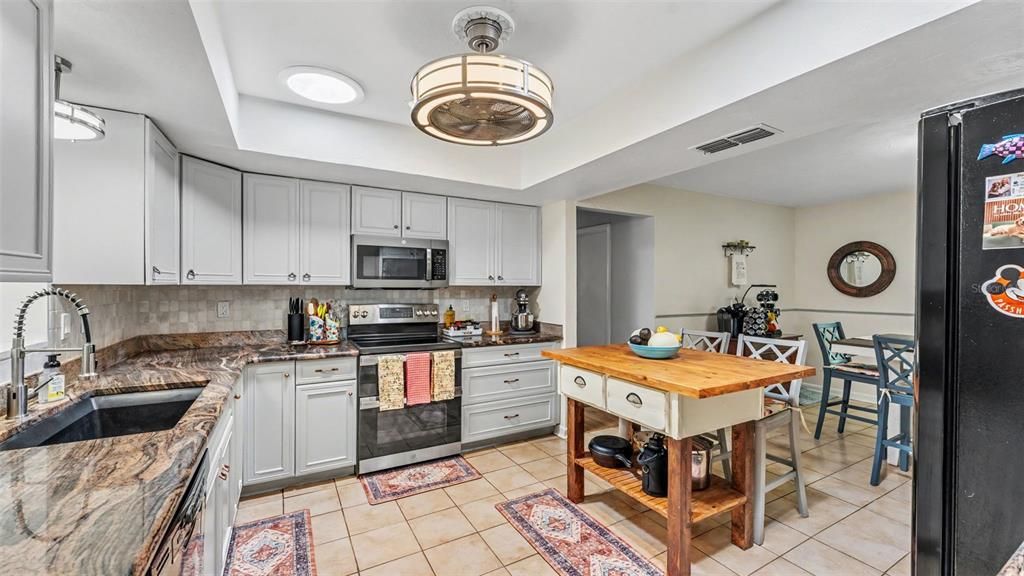 En Venta: $419,900 (4 camas, 2 baños, 2163 Pies cuadrados)