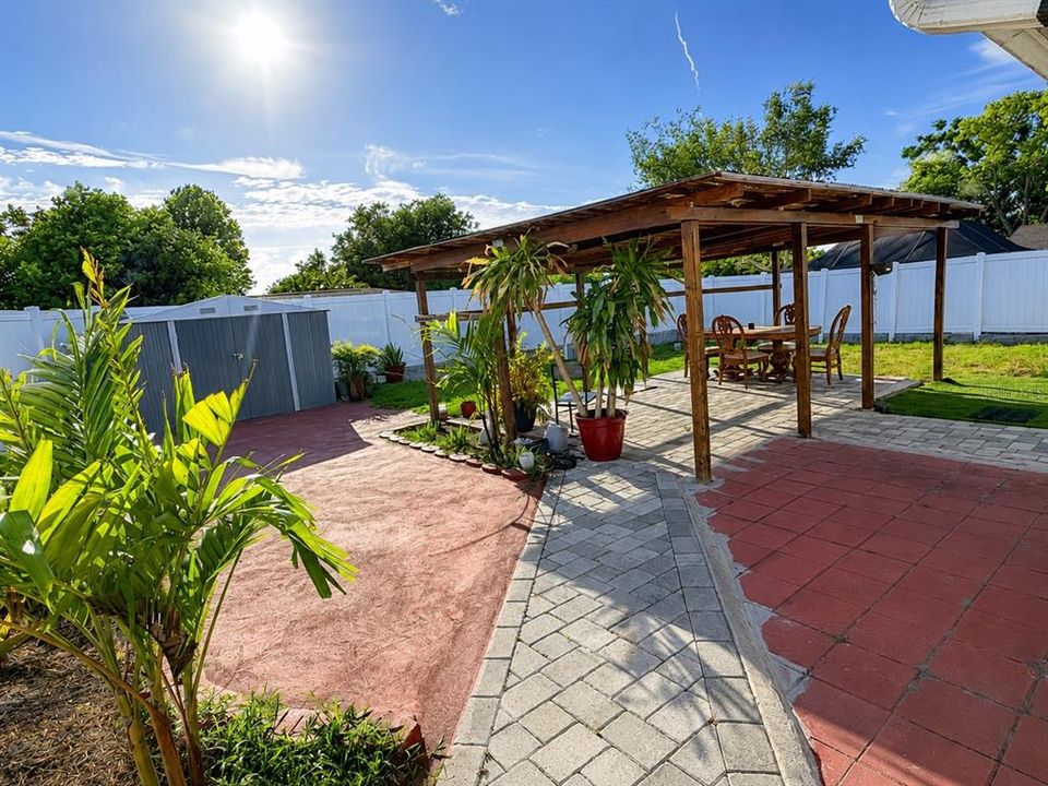 На продажу: $225,000 (2 спален, 1 ванн, 744 Квадратных фут)