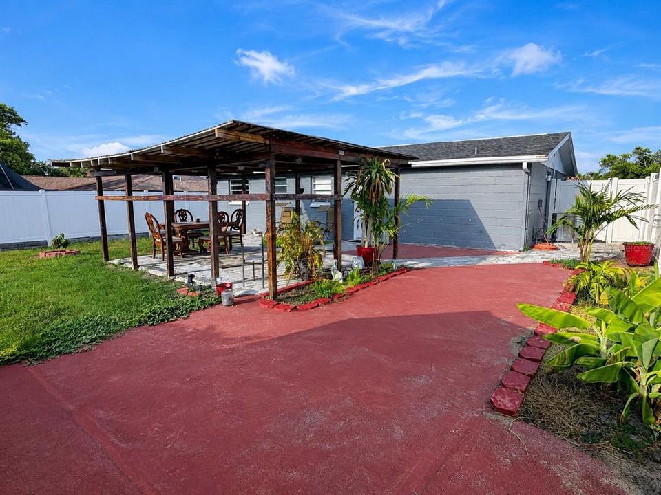 На продажу: $225,000 (2 спален, 1 ванн, 744 Квадратных фут)