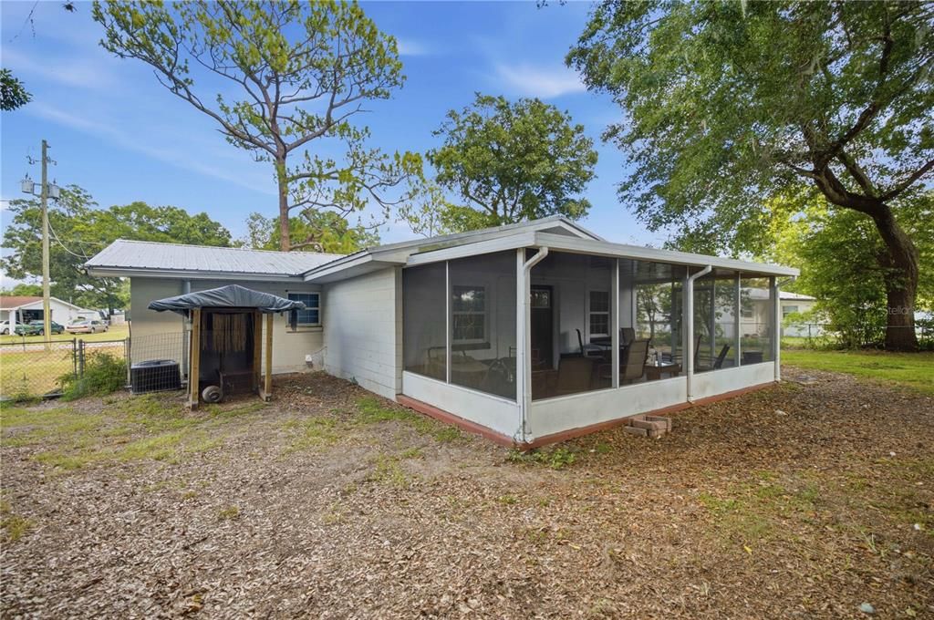 For Sale: $250,000 (3 beds, 2 baths, 1408 Square Feet)