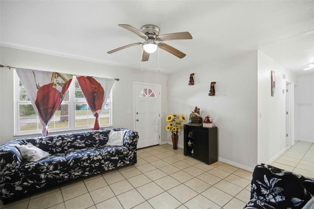 For Sale: $250,000 (3 beds, 2 baths, 1408 Square Feet)