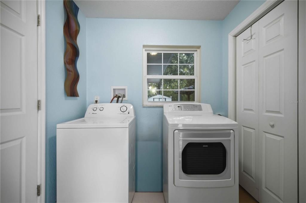 For Sale: $250,000 (3 beds, 2 baths, 1408 Square Feet)
