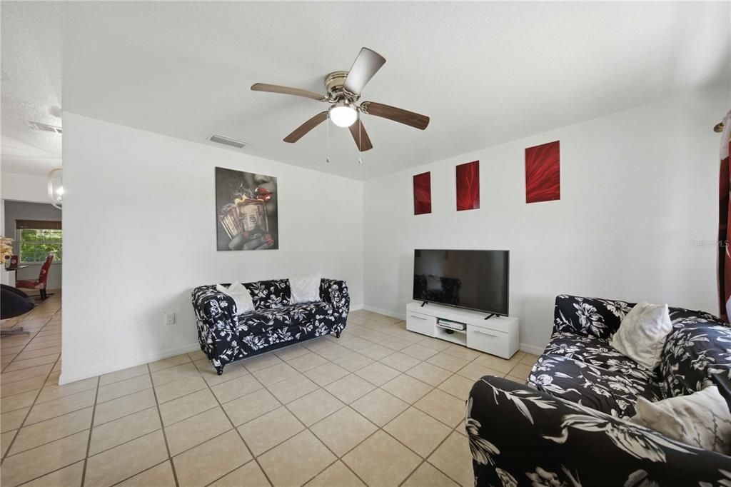 For Sale: $250,000 (3 beds, 2 baths, 1408 Square Feet)