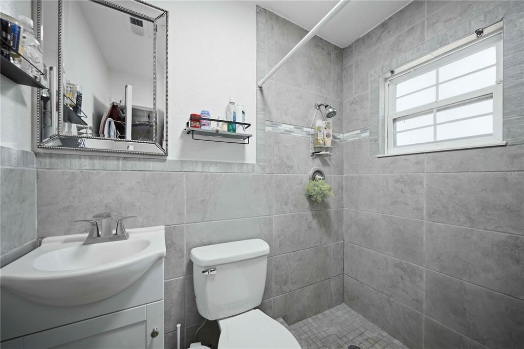 For Sale: $250,000 (3 beds, 2 baths, 1408 Square Feet)