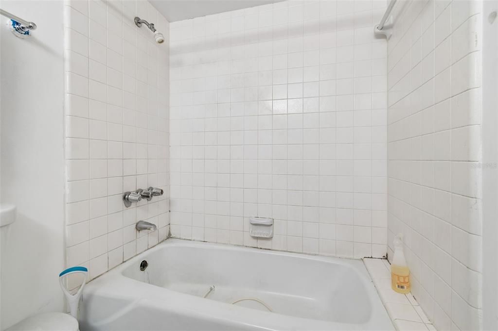 Active With Contract: $295,900 (3 beds, 2 baths, 1375 Square Feet)
