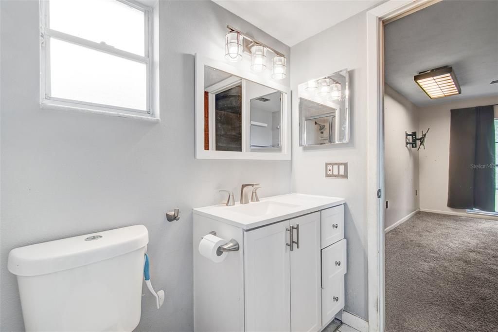 Active With Contract: $295,900 (3 beds, 2 baths, 1375 Square Feet)