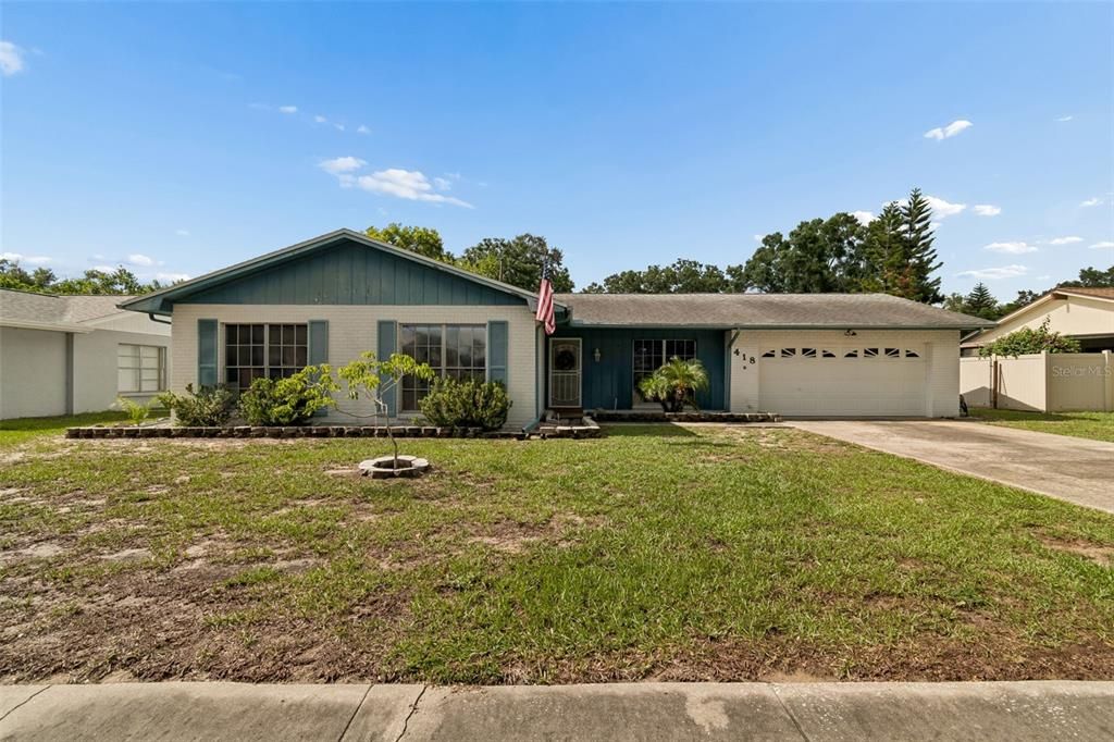 Active With Contract: $295,900 (3 beds, 2 baths, 1375 Square Feet)