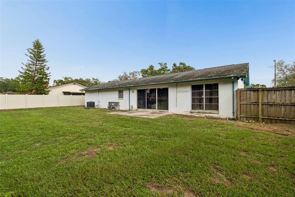 Active With Contract: $295,900 (3 beds, 2 baths, 1375 Square Feet)