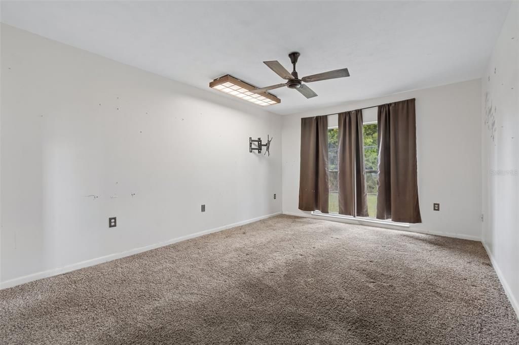 Active With Contract: $295,900 (3 beds, 2 baths, 1375 Square Feet)