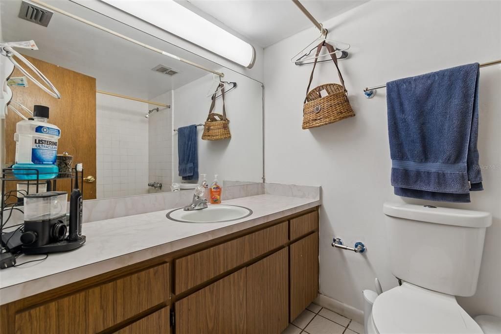 Active With Contract: $295,900 (3 beds, 2 baths, 1375 Square Feet)