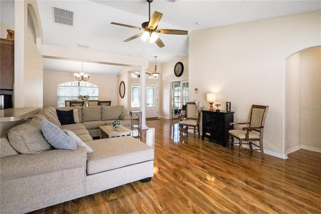 For Sale: $449,900 (3 beds, 2 baths, 1979 Square Feet)