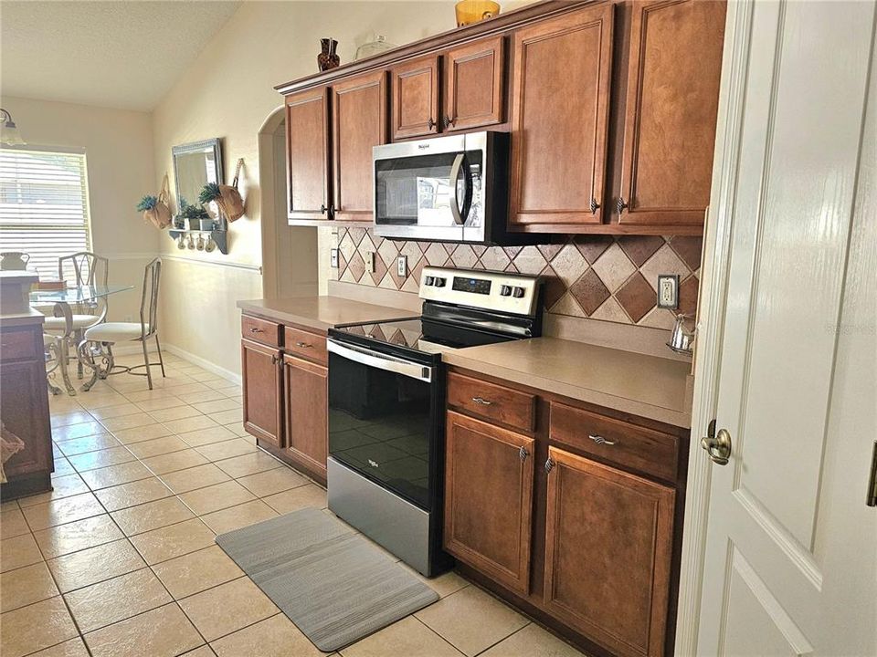 For Sale: $449,900 (3 beds, 2 baths, 1979 Square Feet)