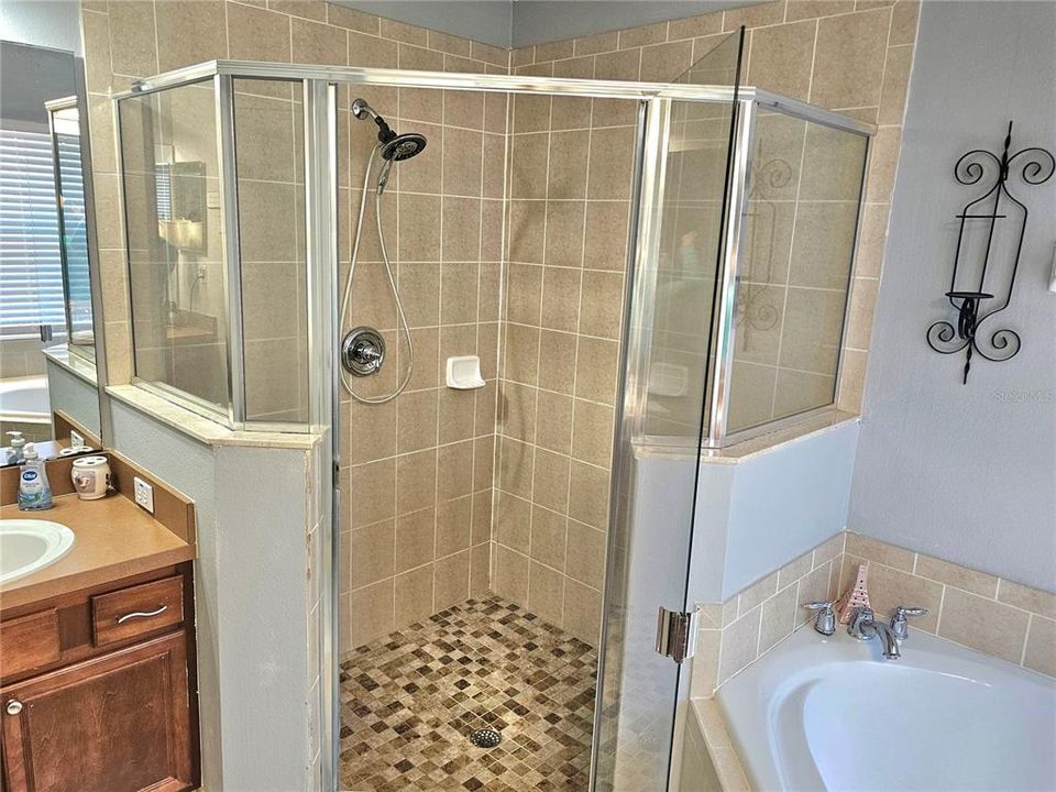 For Sale: $449,900 (3 beds, 2 baths, 1979 Square Feet)