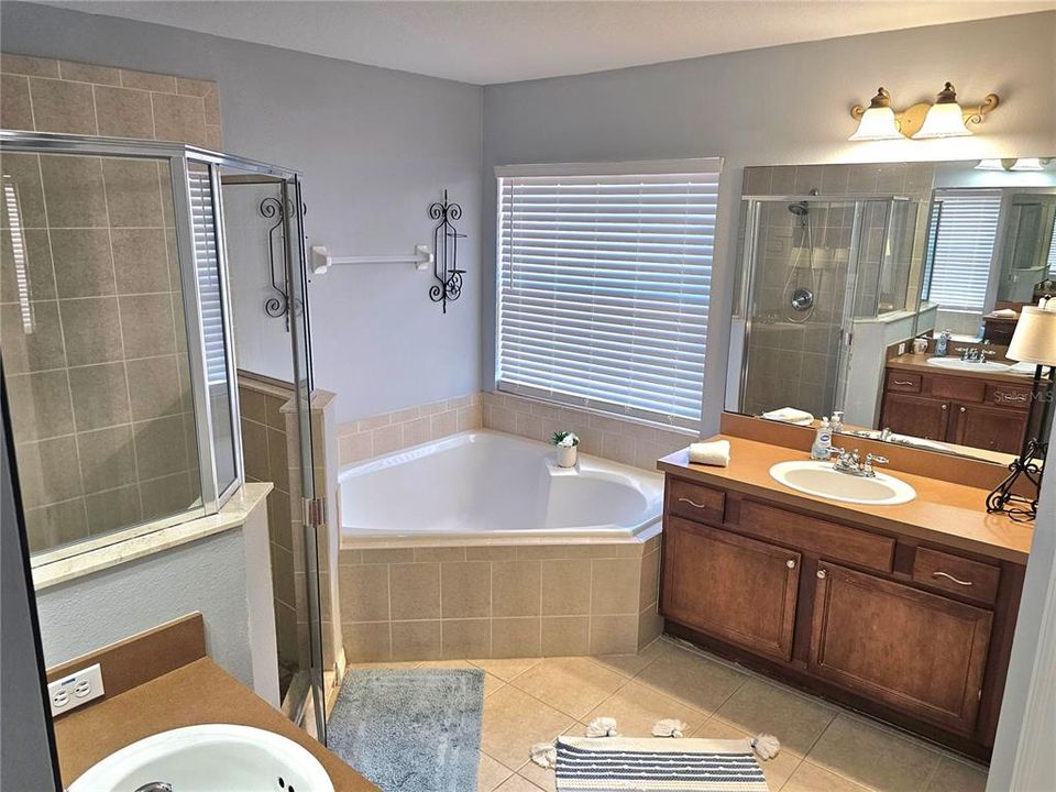 For Sale: $449,900 (3 beds, 2 baths, 1979 Square Feet)