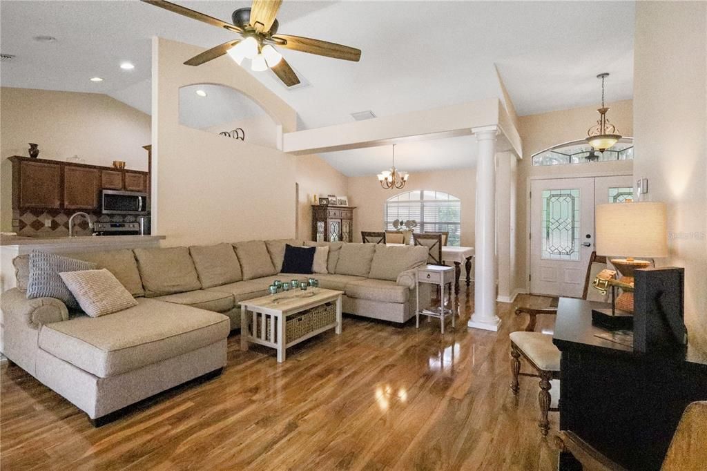 For Sale: $449,900 (3 beds, 2 baths, 1979 Square Feet)