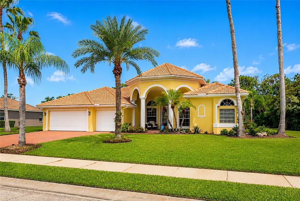 En Venta: $759,900 (4 camas, 3 baños, 3027 Pies cuadrados)