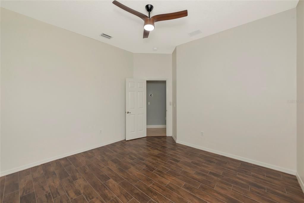 En Venta: $759,900 (4 camas, 3 baños, 3027 Pies cuadrados)
