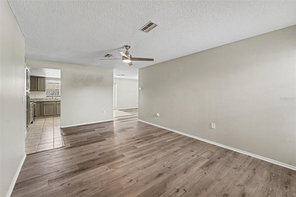 En Venta: $314,900 (2 camas, 2 baños, 1336 Pies cuadrados)